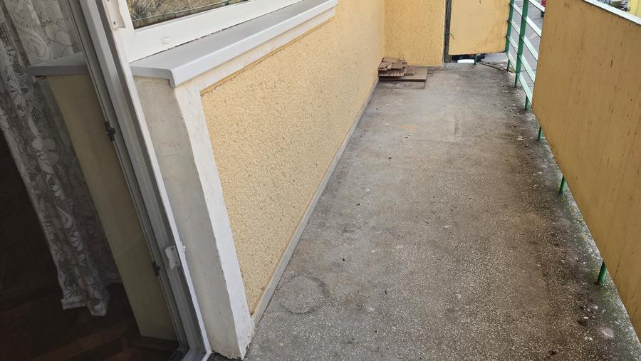 Inchiriez sau vand apartament 4 camere in Deva, zona Pietei Centrale, etaj 3,