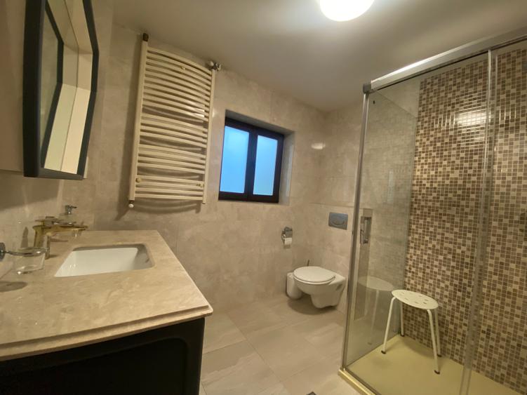 Lovely apartment on 2 levels in a villa in Primaverii