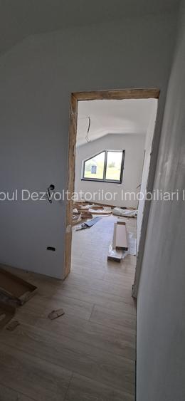 Casa cu 4 camere,  310 mp, 400 mp teren, Holboca - 9