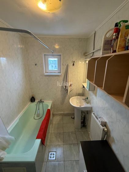 Vand apartament mansarda etaj 5, bloc 5 etaje, Păcurari, strada Neculau. - 5