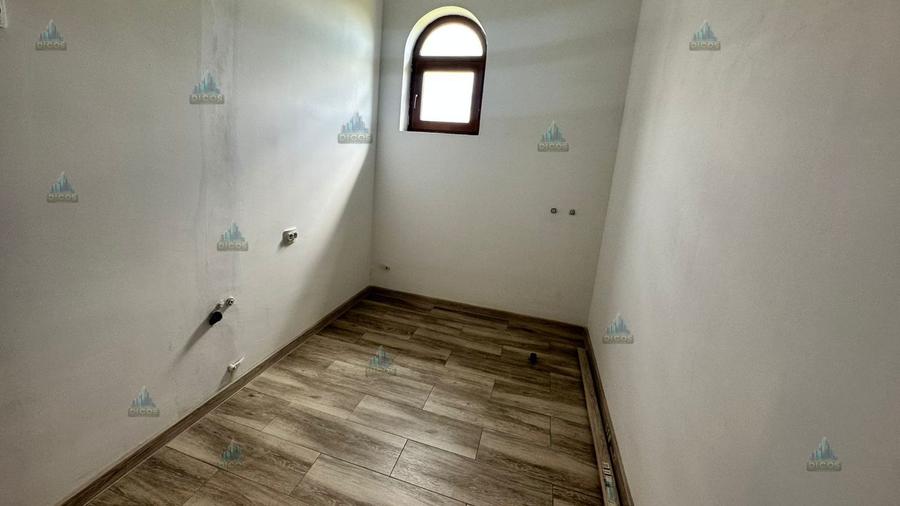 Vilă de vânzare 1500 mp teren