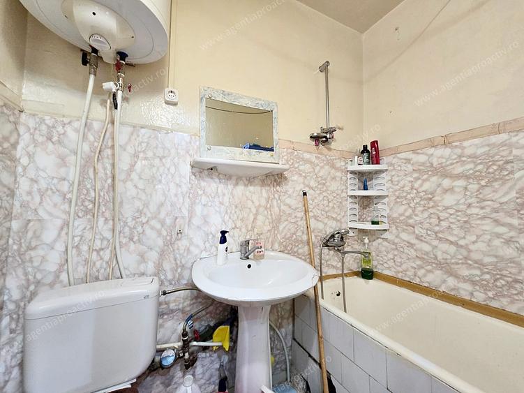 Apartament cu 2 camere decomandat, situat in cartierul Micro 19.