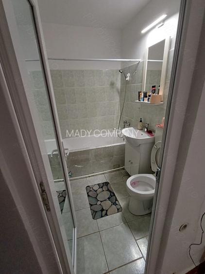 Apartamen cu două camere, decomandat, etaj 1 din 4, zona CET Constanța - 7