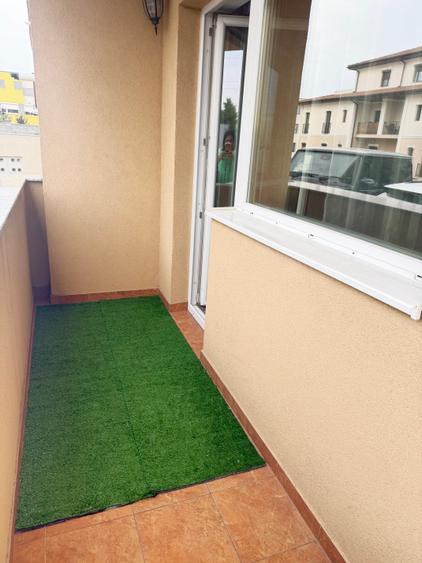 Vând apartament cu trei camere Aradului