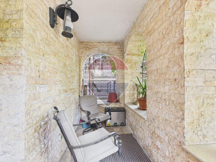Proprietate unică formată din doua apartamente vila B-dul Primaverii