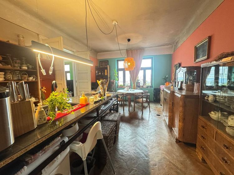 Apartament interbelic in zona Mihai Viteazul-103mp, et. 2/2