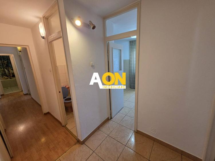 Apartament 3 camere, 68 mp utili, Cetate, zona Piata Cetate