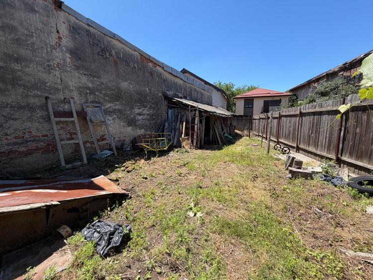 Casa 45 mp, teren 519 mp, deschidere 11,51 ml, zona Bariera Vâlcii