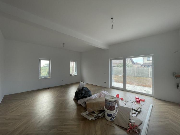 Duplex pe parter 4 camere separat prin dressing - Urseni