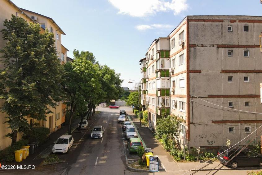 Soarelui - Scoala 30 - 3 Camere, Decomandat, 2 Bai, Etaj 2, Centrala - 20