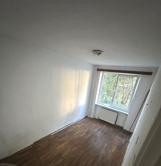 Apartament 3 camere zona Tractorul