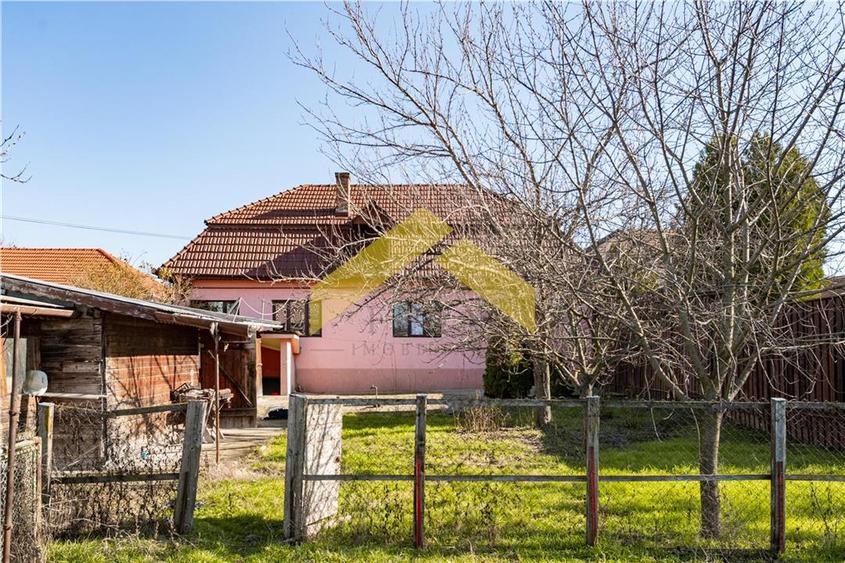 Casa in zona Parneava 5 camere de vanzare