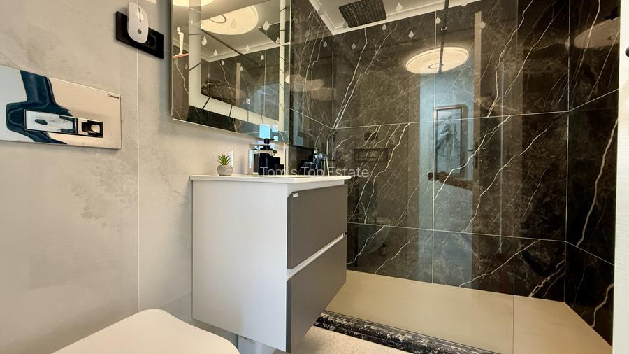 Apartament cu 3 camere direct in prima linie la mare White Sea