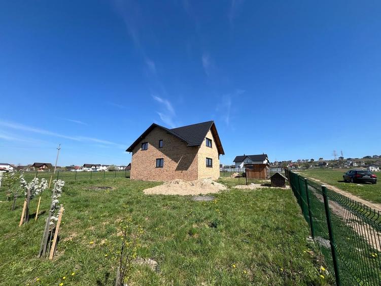 Casă de vânzare | Burdujeni | 200 mp utili | 7,7 Ari