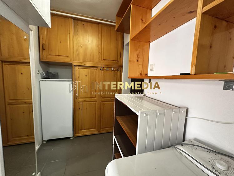Garsoniera de Inchiriat CETATE Flanco etaj 2 mobilata si utilata complet.