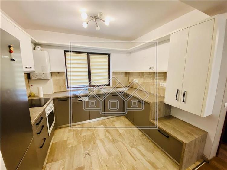 Apartament cu 3 camere si balcon mare, la cheie, terasa mare