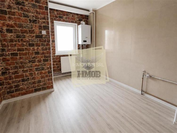 Apartament renovat cu 3 camere 2 bai si balcon pe Bd. Mihai Viteazu - 12