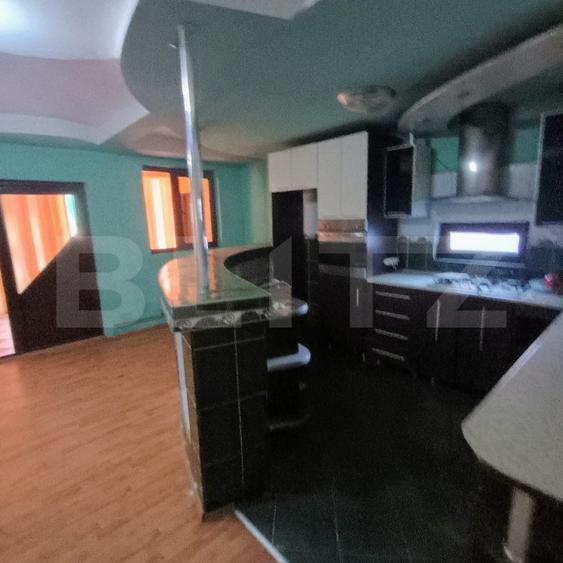 Casa cu 6 camere si garaj pretabil afacere zona Malu Rosu
