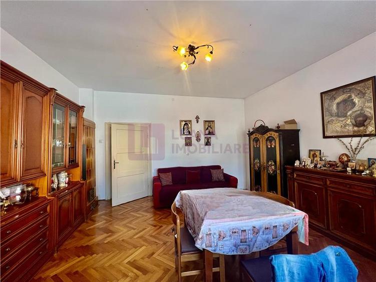 Casa de vanzare | 2 constructii | 540 mp teren | zona Lupeni | pivnita