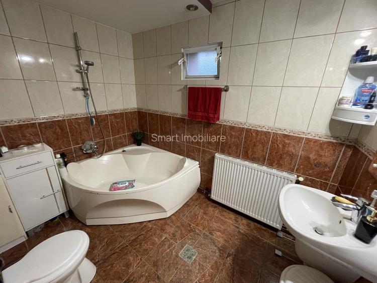 Casa cu doua apartamente si curte zona Turnisor - 9