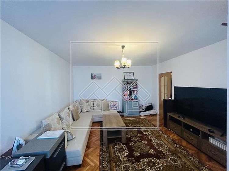 Ap decomandat, 60 mp utili, 2 camere si balcon - Turnisor