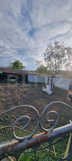 Casa cu 2 corpuri si anexe, 49 mp, zona Boldut