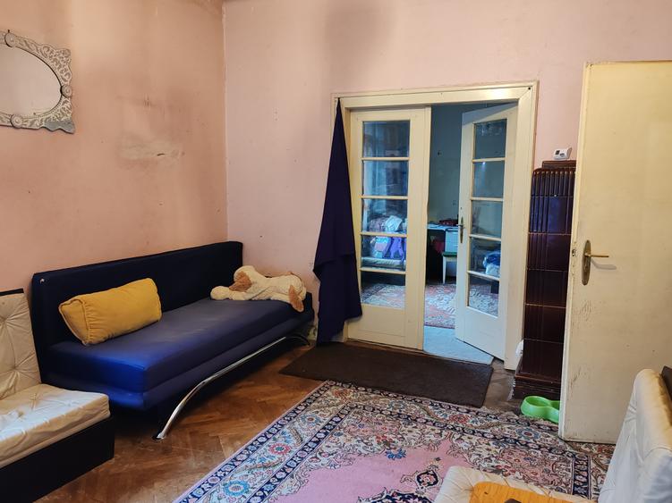 Apartament 4 camere in casa, curte proprie zona Centrul Istoric
