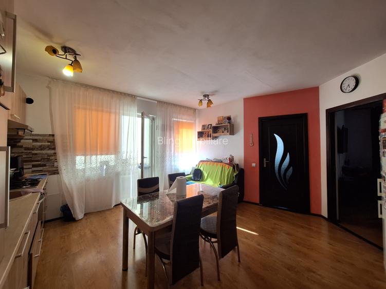 Apartament decomandat, 2 balcoane, zona KIK - 3