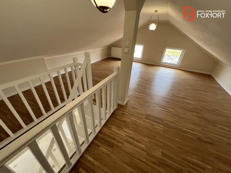 Apartament cu 3 camere, de vanzare, zona Dambovita