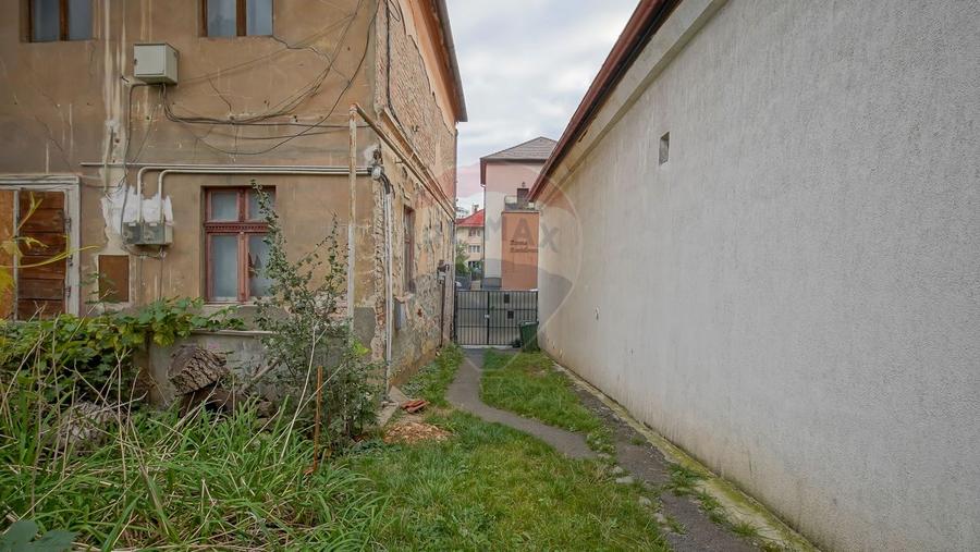 Clădire pt clinică stomatologică 10 camere, S + P + E, teren 282 mp