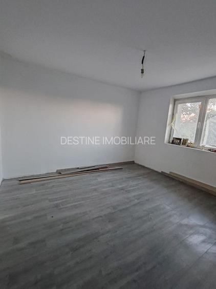 Imobil compus din casa si 1800mp teren in Suburbia Brodoc, judet Vaslui - 7