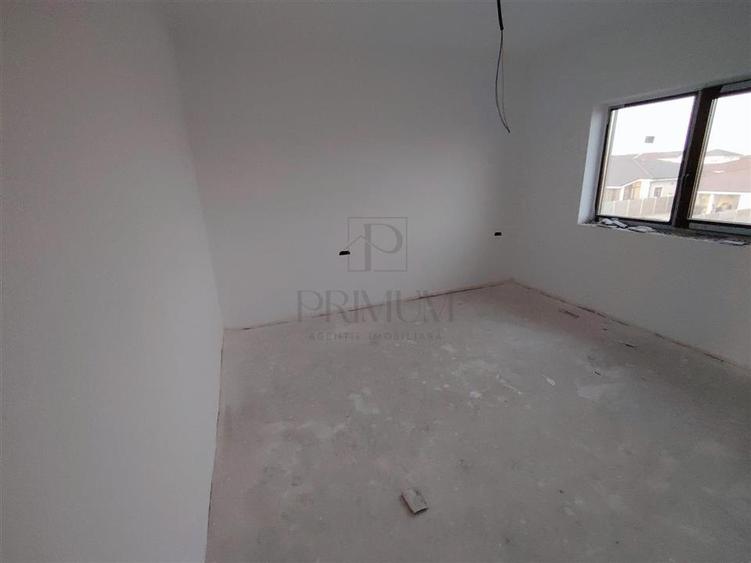 Duplex 5 camere - dormitor la parter - canalizare