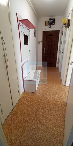 Apartament 3 camere, boxă - zona Grivitei