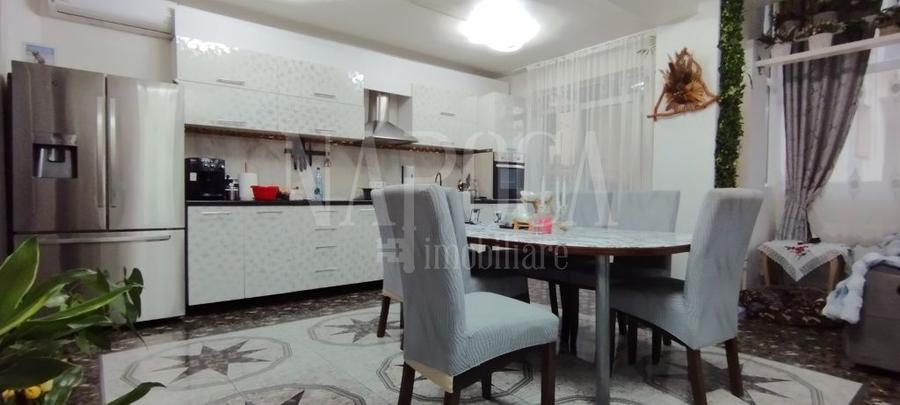 Casa 6 camere de vanzare in Floresti