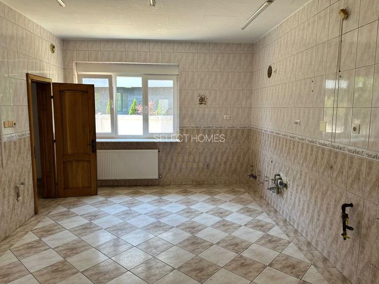 Vila 10 Camere 600mp Teren 1775 mp de Vanzare *Iancu Nicolae*