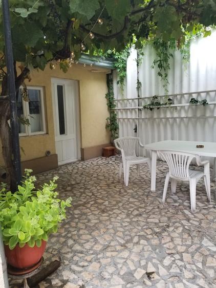 ULTRACENTRAL. GARSONIERA