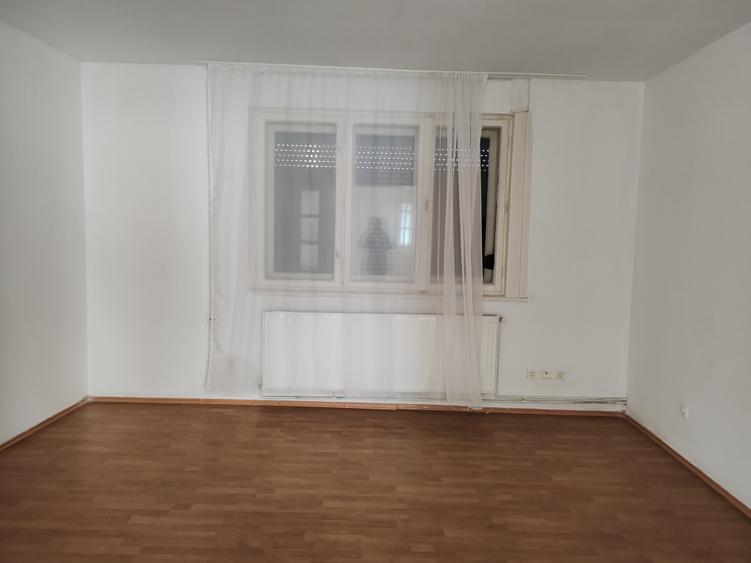 Casa 4 camere libera la vanzare zona Schei