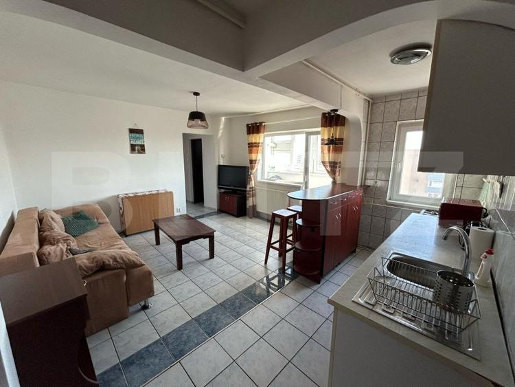 Apartament 4 camere, 55 mp decomandat, zona Cetate