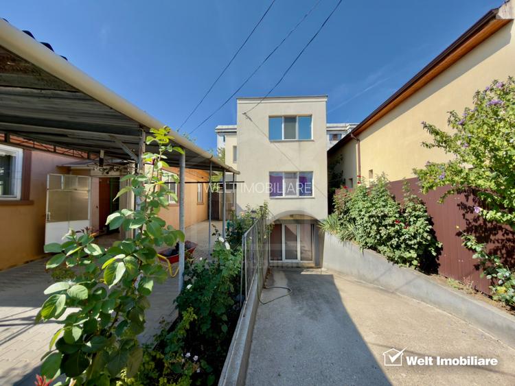 2 Case l Intre Lacuri l 450 mp teren l Jiului