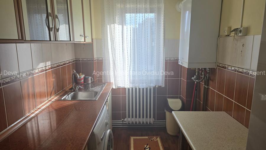 Inchiriez apartament 2 camere in Deva, zona Piata Centrala, decomandat, - 3