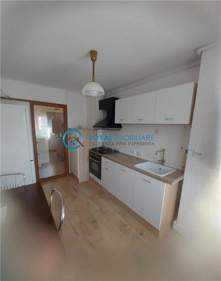 Royal Imobiliare- Vanzare apartament 3 camere, zona Ghe Doja