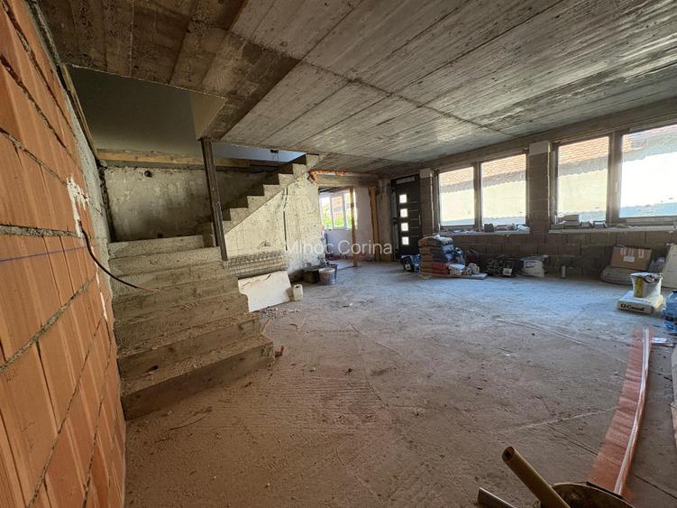 Casă spațioasă 4 dormitoare + teren 648 mp, stradă asfaltată - 7