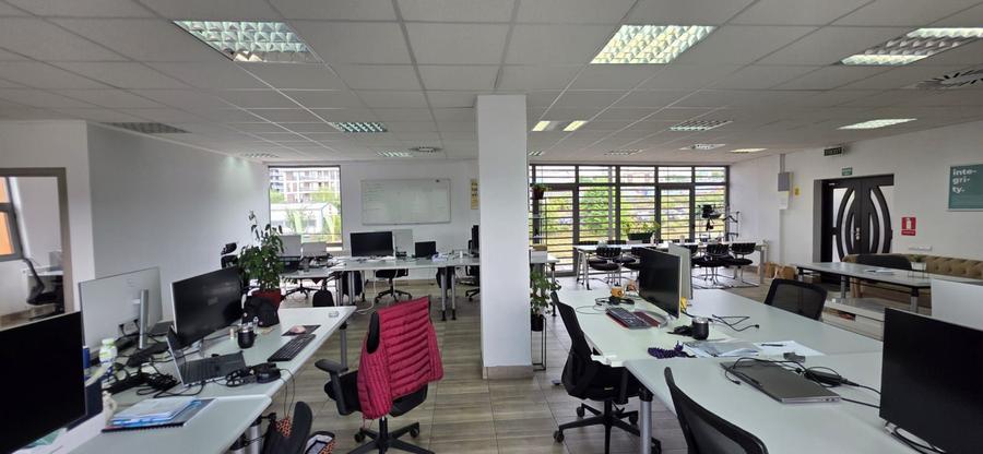 Vanzare spatiu birouri 135 mp, compartimentat, luminos, acces facil