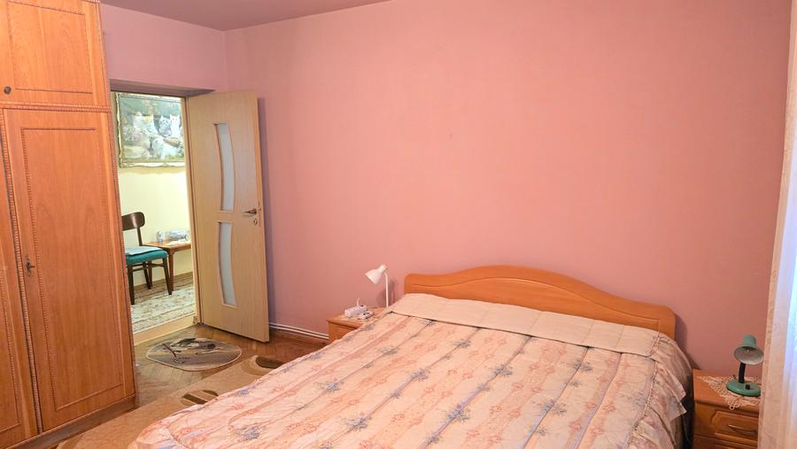 Vand apartament 3 camere decomandat in Deva, zona Enescu, parter inalt, mobilat