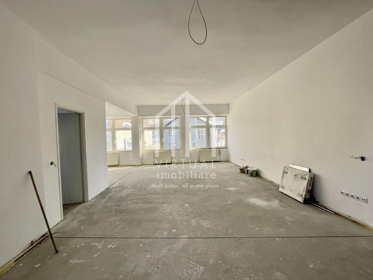 Spatiu comercial cu 8 camere, 5 bai, terasa - zona Centrala