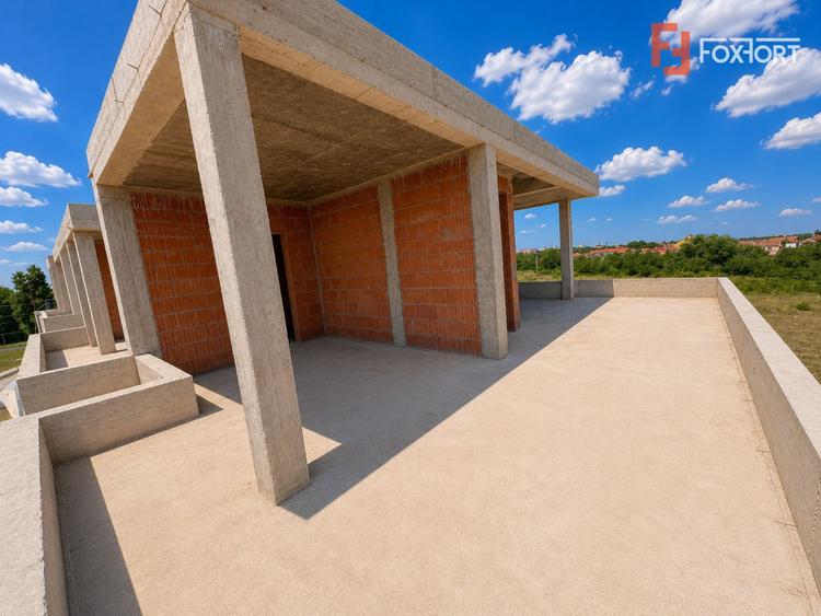 Duplex nou, 2 apartamente la rosu cu 10 camere total, zona Aradul Nou