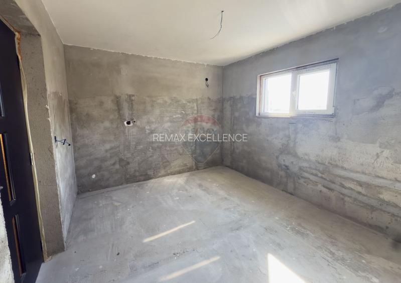 Casă / Vilă cu 8 camere de vânzare în zonă centrală - Urlati - 14