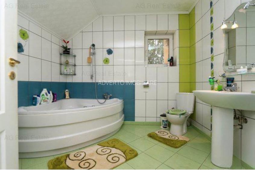 Vilă spațioasă de vânzare cu 7 camere în comuna 1 Decembrie - 12