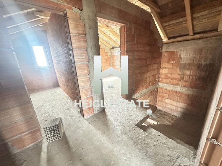 Duplex separat prin camera tehnica, spre vanzare cu 4 camere