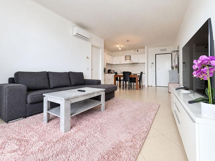 Apartament cu 3 camere, priveliste panoramica, terasă 14 mp, bloc 2010